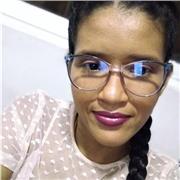 Profesora de Sociales imparte clases para niños y adolescentes